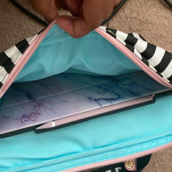 πHOST PICKπSlim-Pink, 15.6-Inch Laptop Bag - Picture 9 of 11